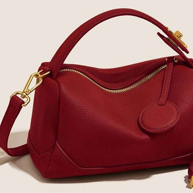 Vintage Red Pillow Women's 2025 New Niche Designer Single Shoulder Crossbody Bag Premium Hundred Commuter Tote Bags