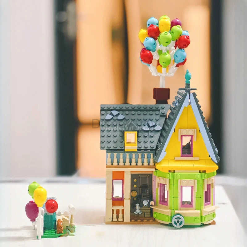 Disney Up House Building Blocks Movie Travels Of Flying House Construction Brick blocks Model Kit Toys For kids Christmas Birthday Gifts Y250624