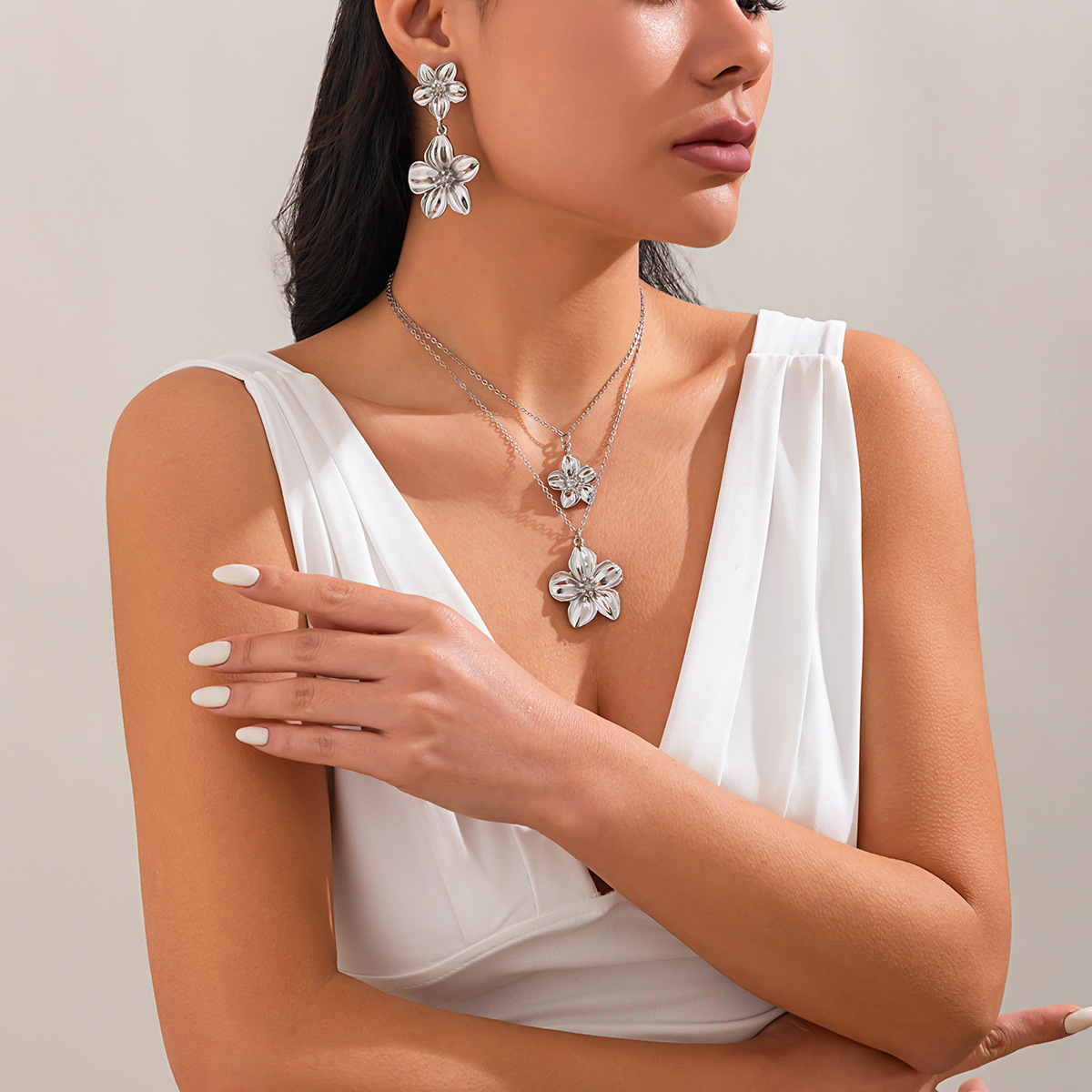 Fashion Design Sense Five-Petal Pendant Jewelry 3D Flower Necklace