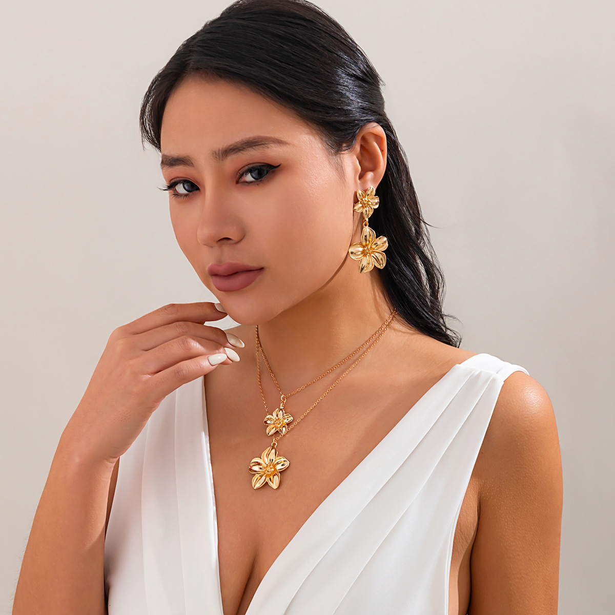 Fashion Design Sense Five-Petal Pendant Jewelry 3D Flower Necklace