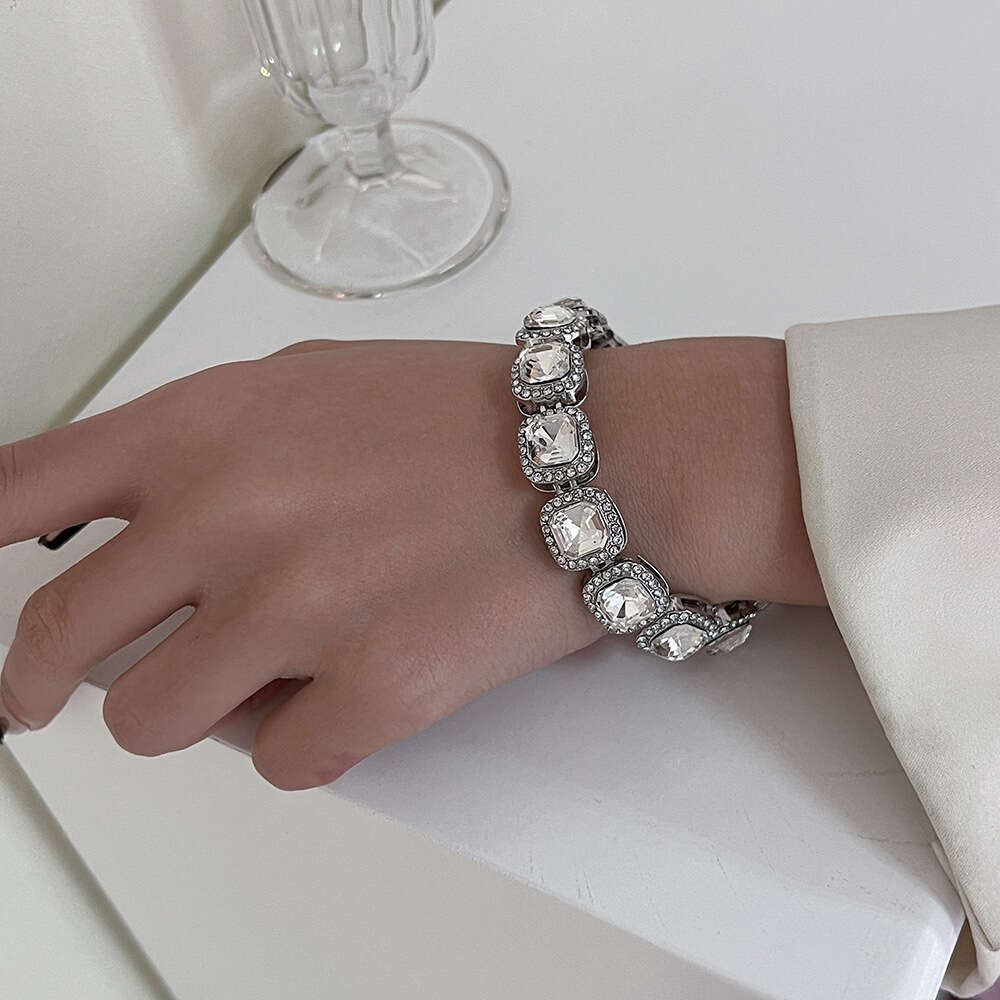 Luxury jewelry designer bracelet, personalized full diamond rock candy heart Cuban bracelet, men's and women's niche design, ins geometric h