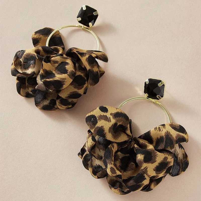 Retro Leopard Print Fabric Drop Earrings for Women Exaggerated Black Crystal Geometric Circle Petal Pendant Earring Jewelry Gift l250624