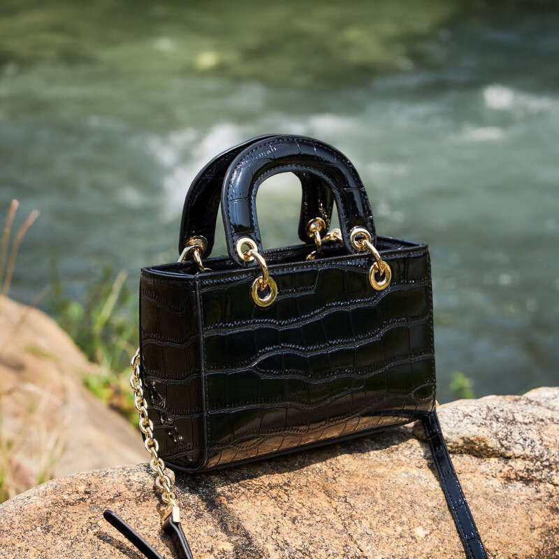 2025 New Women's Princess Diana Style Genuine Leather Crossbody Commuting Work Cowhide Handbag Ladies Bag