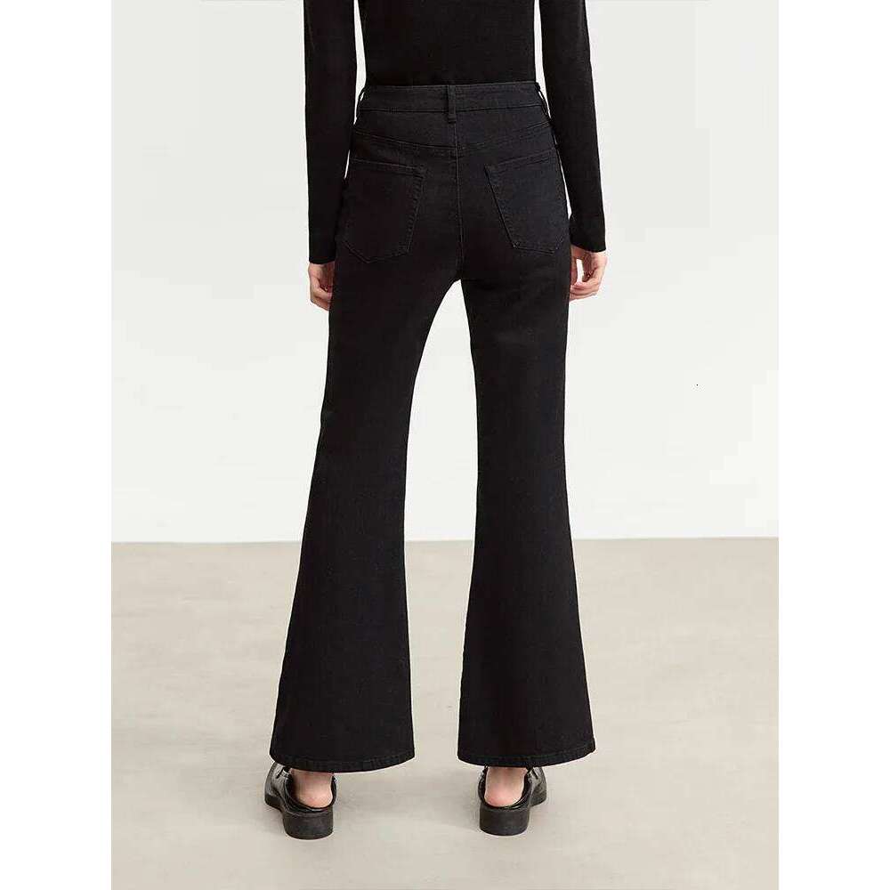 2025 Designer Jeans AMII Women's 2025 Autumn New Retro Style Casual Micro Flare Jeans Cotton Slim Pants Black Thick Denim Trousers 12323029