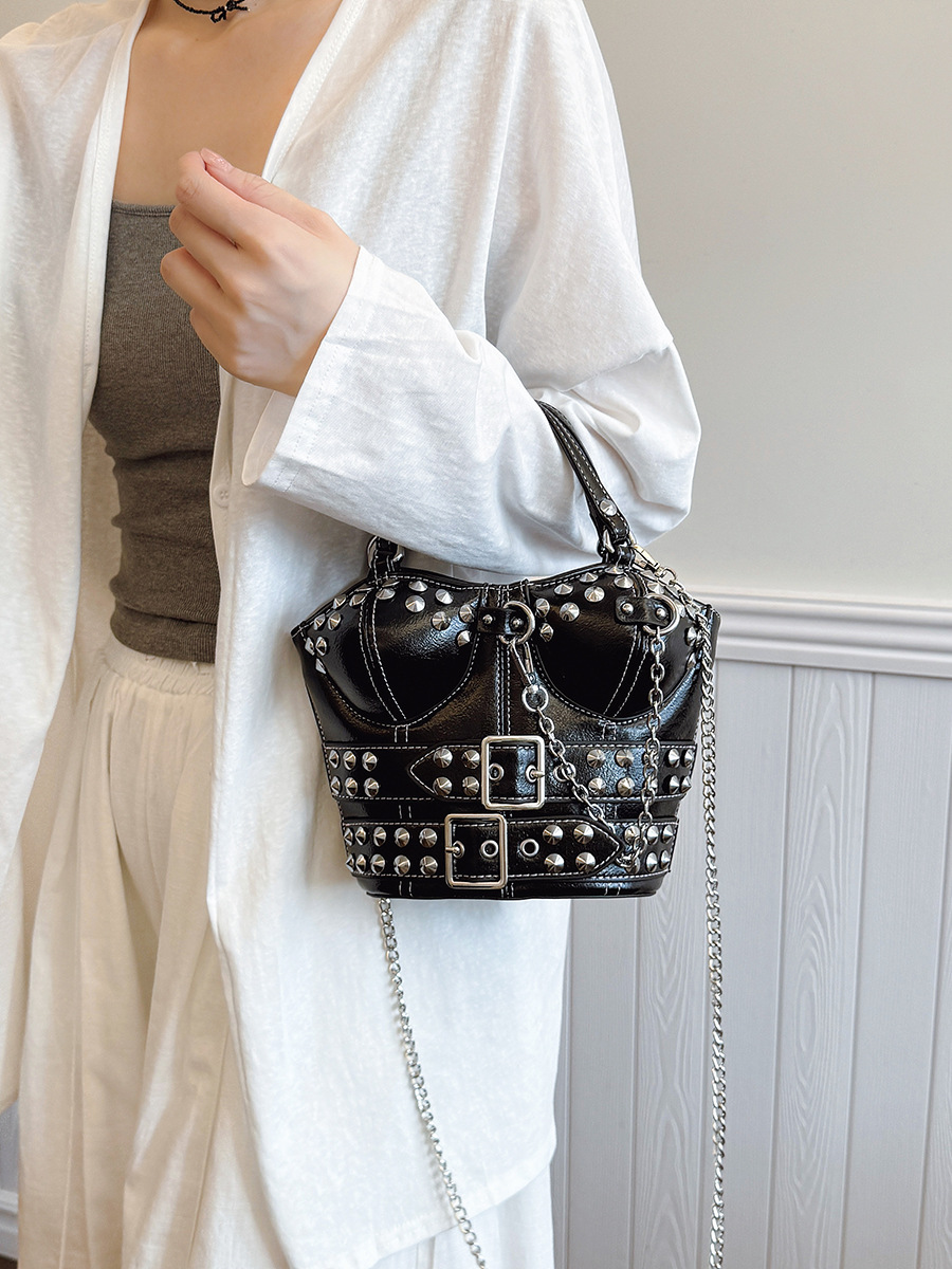 Free shipping 2025 designer Shoulder bags for womans ladies flap lady fashion casual rivet handbag women crossbody Underarm messenger bag