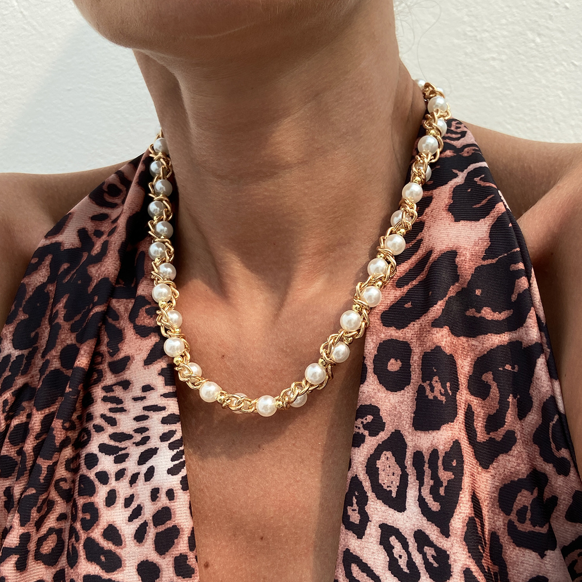 Simple Chain Wrapped Faux Pearl Necklace Elegant Business Beaded Jewelry for Women