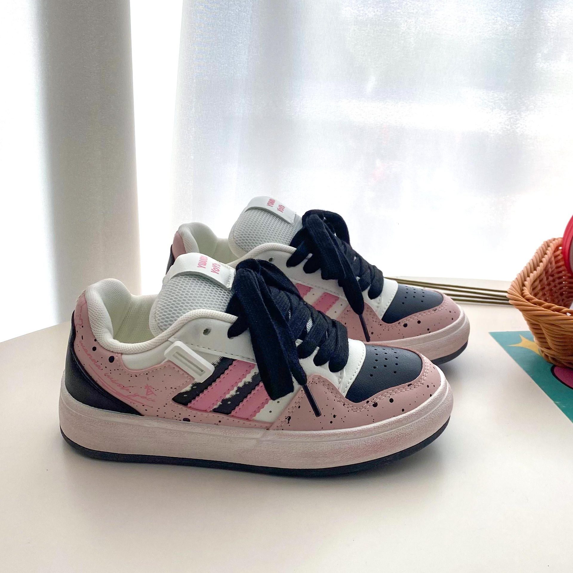 Designer casual shoes Niche 2025 Bread Dopamine Color Matching Ins Trend Versatile Thick Sole Height Increasing Skate Shoes Sports