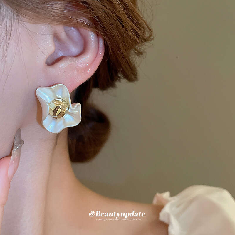 Real Gold Plated Sier Needle Minimalist Style Wrinkled Flower Light Fashion Earrings Simple High-end Sense Ear Jewelry
