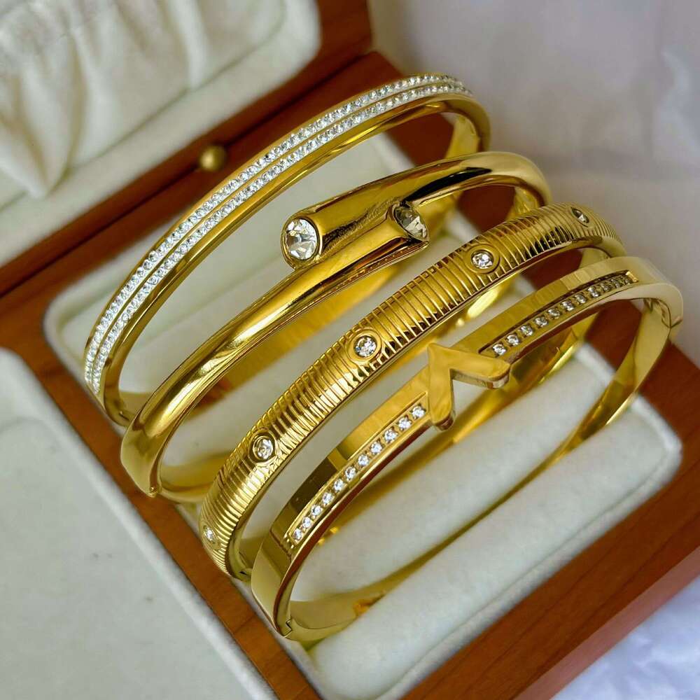 designer bracelet Stainless Titanium Steel Bracelet for Women Collection Light Versatile Fashion Non-Fading Color Price