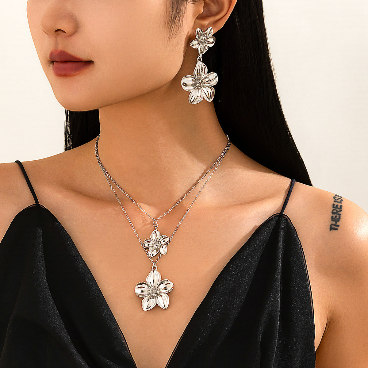 Fashion Design Sense Five-Petal Pendant Jewelry 3D Flower Necklace