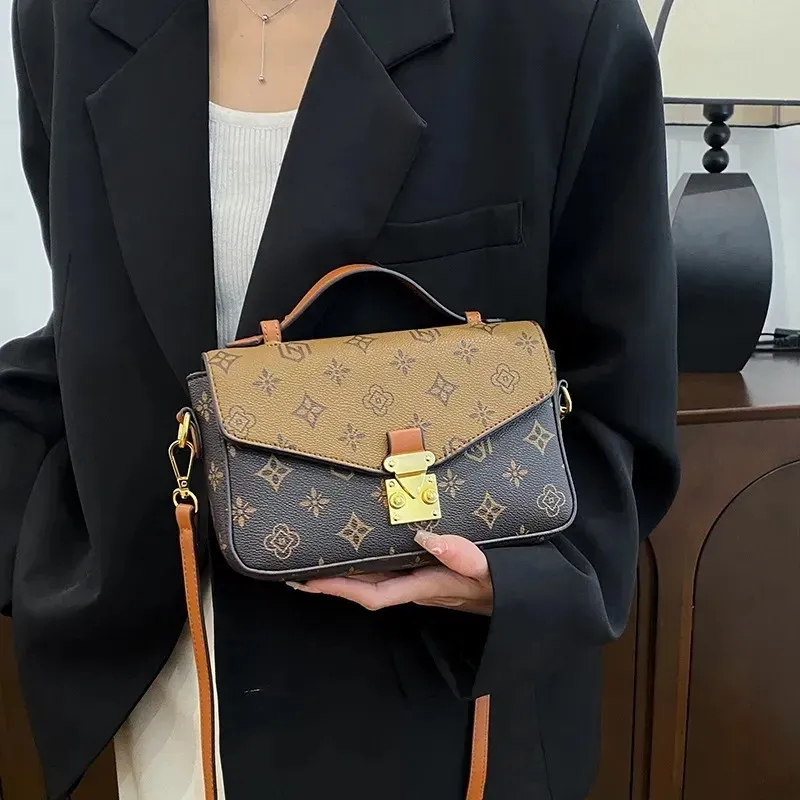 Designer bag 2025 new fashionable shoulder bag high-quality leather women's flip cover handbag multifunctional letter printed black cross shaped rectangular 001