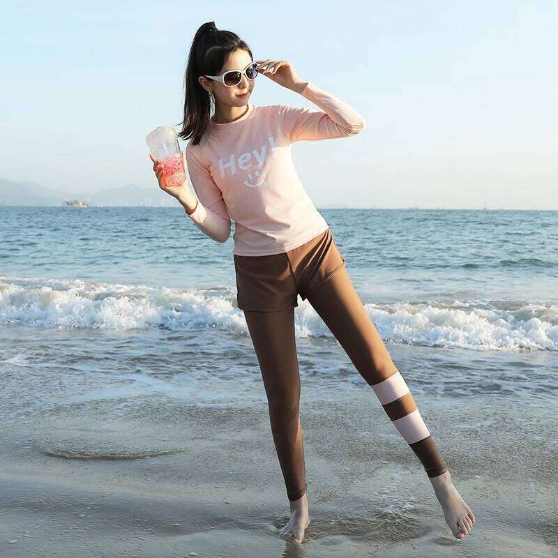 The new Korean three-piece split middle and big kids girls' diving beach sunscreen quick-drying swimsuit is cute