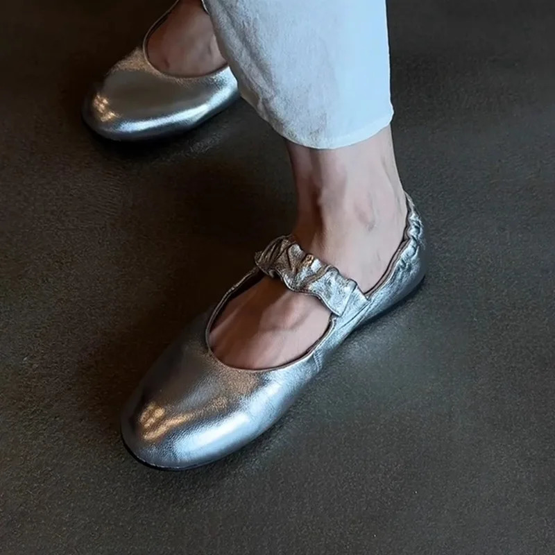 Niche Silver Versatile Round Toe Flat Shoes Womens Pleated One Strap Shallow Mouth Casual Mary Jane Single Shoes 250624