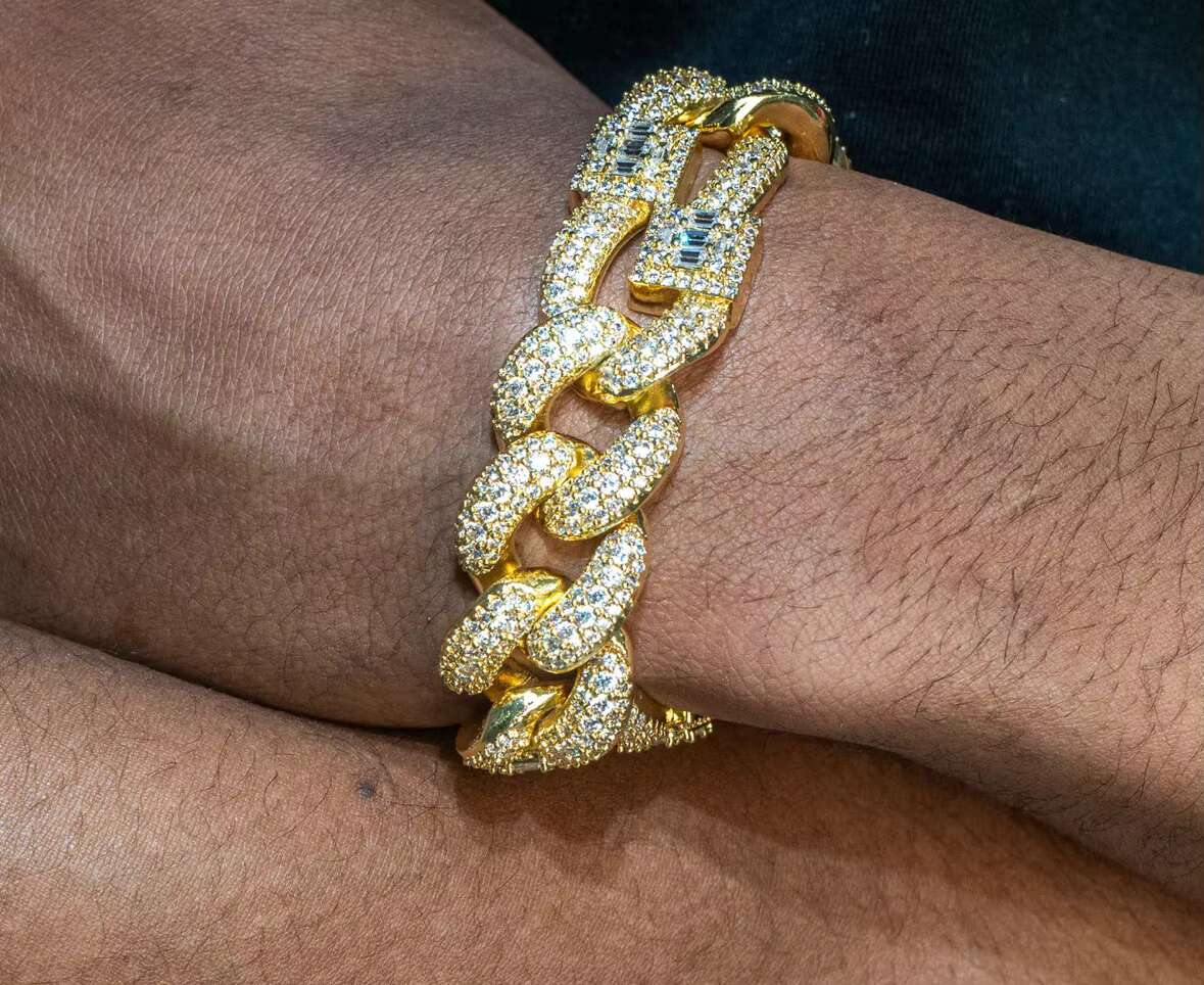 18MM Solid 925 Silver Hip Hop Cuban Link Chain Bracelet 18K Gold Plated with Studded VVS1 Moissanite Diamond Passes Tester