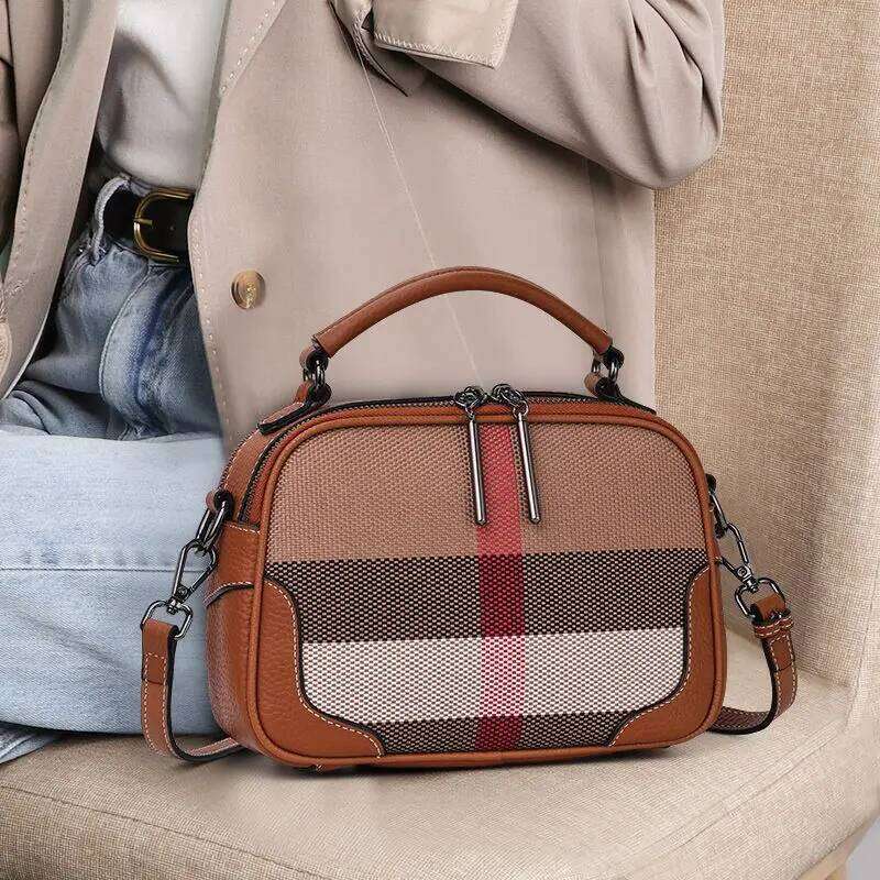 Classic Plaid Women's One Shoulder Crossbody Is A Mini Square Bag Made Of High-Quality Canvas And Cowhide