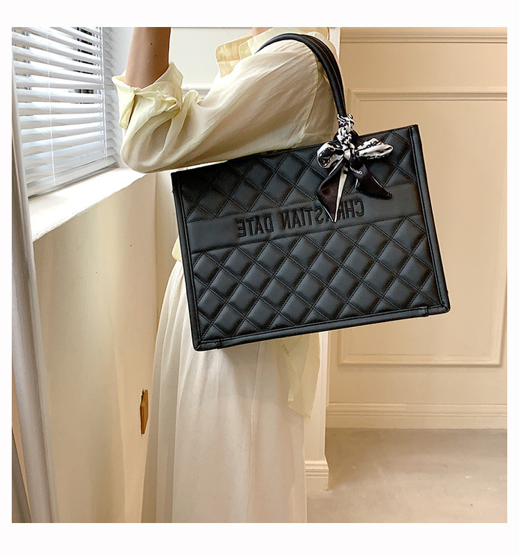 Free Shipping Designer Bag Women's Bag 2025 New Fashion Single Shoulder Bag Stylish Quilted Crossbody Bag Textured Large Capacity Handbag Luxury 