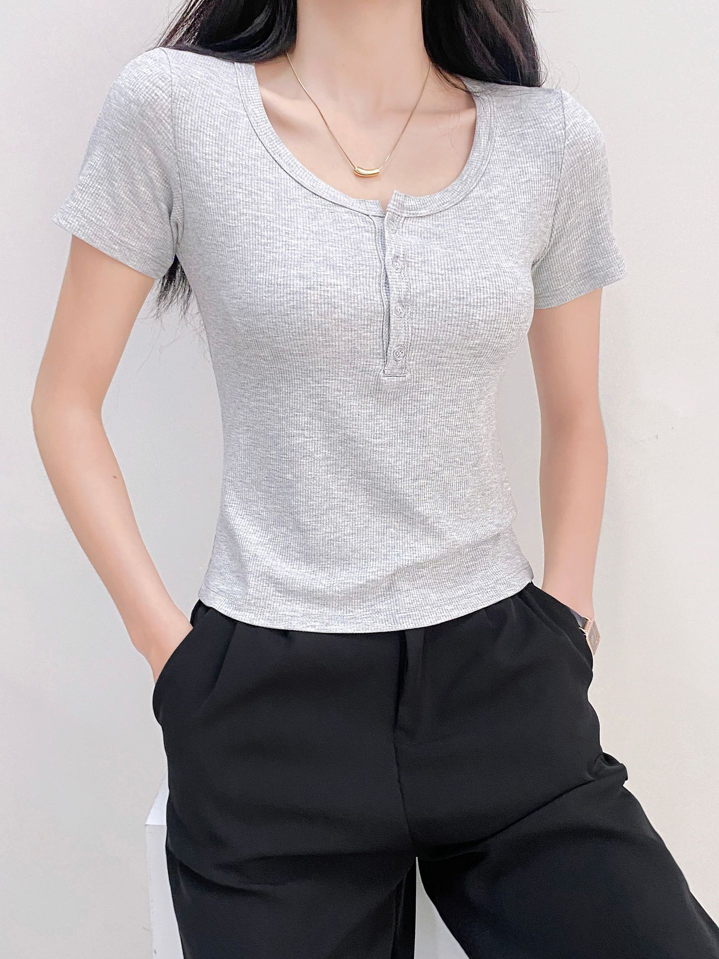 DJ170 Slim Fit Sexy U-Neck Top Versatile Bottoming Shirt