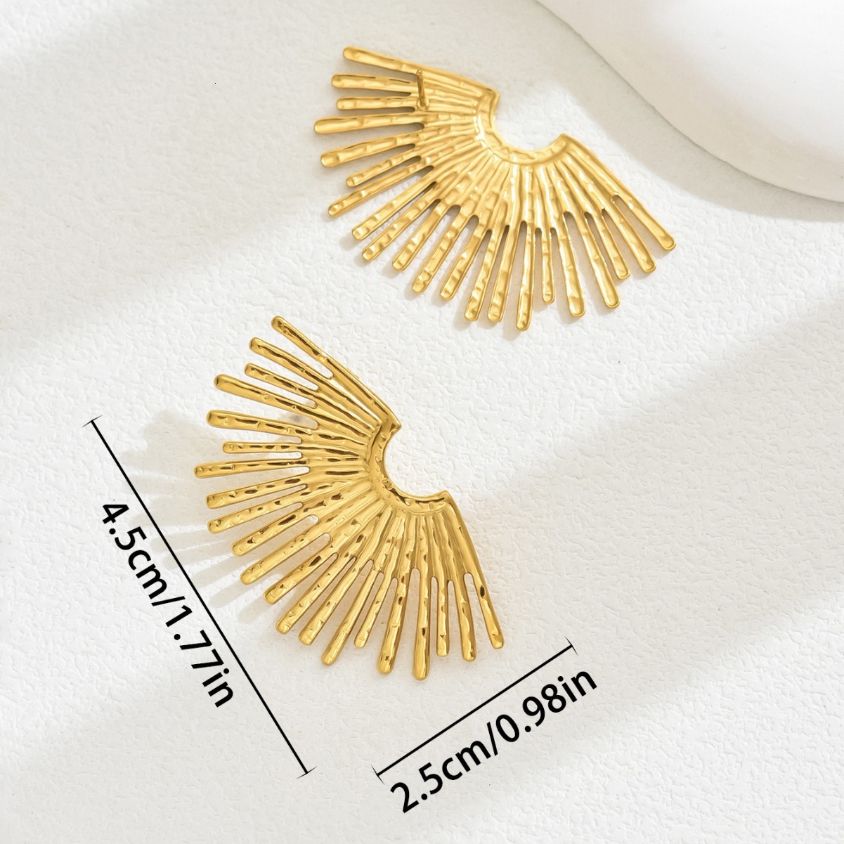 Light Fashion Women's Personality Fan-Shaped Exaggerated Design Earrings Electroplated High-End Sense Ear Jewelry
