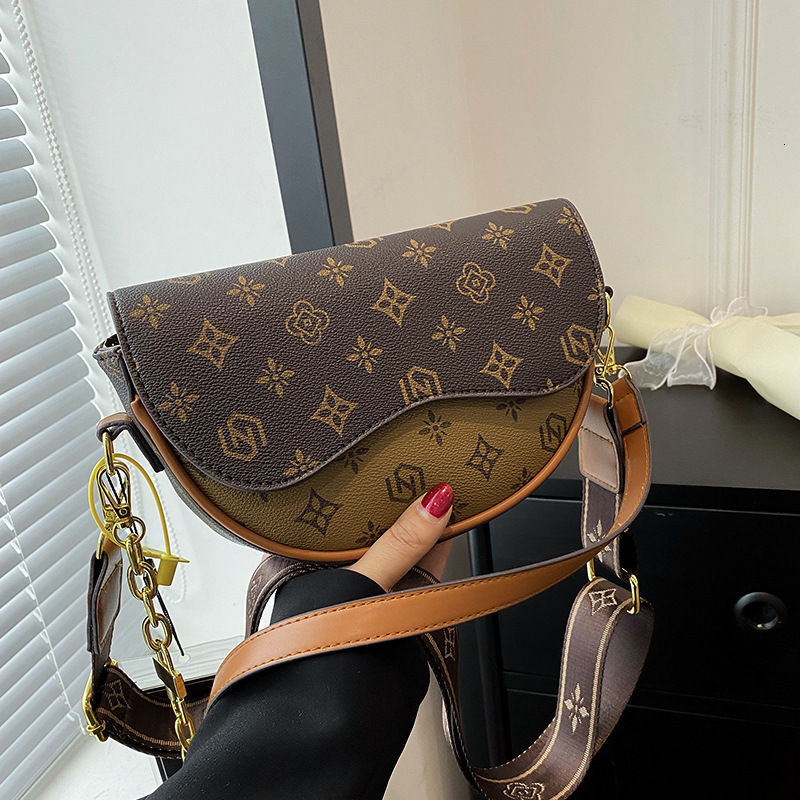 Free shipping designer bag 2025 New Niche High-Quality Women Bag Fashion Printed Saddle Bag Versatile Underarm Shoulder Bag Crossbody Bag