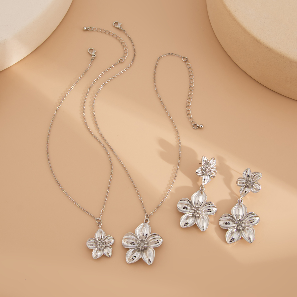 Fashion Design Sense Five-Petal Pendant Jewelry 3D Flower Necklace