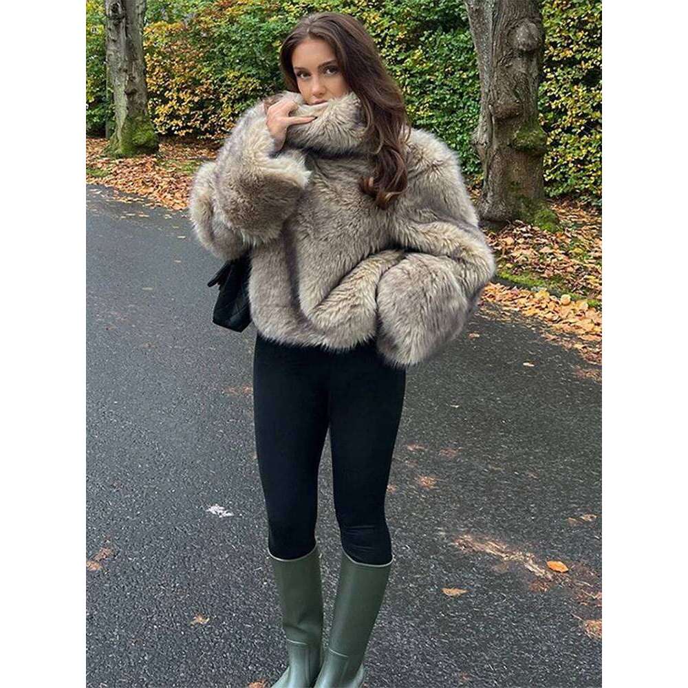 New Gradient Fluffy Fur Coats Women Turtleneck Long Sleeve Straight Outerwear Female 2025 Winter Thick Warm Short Jackets