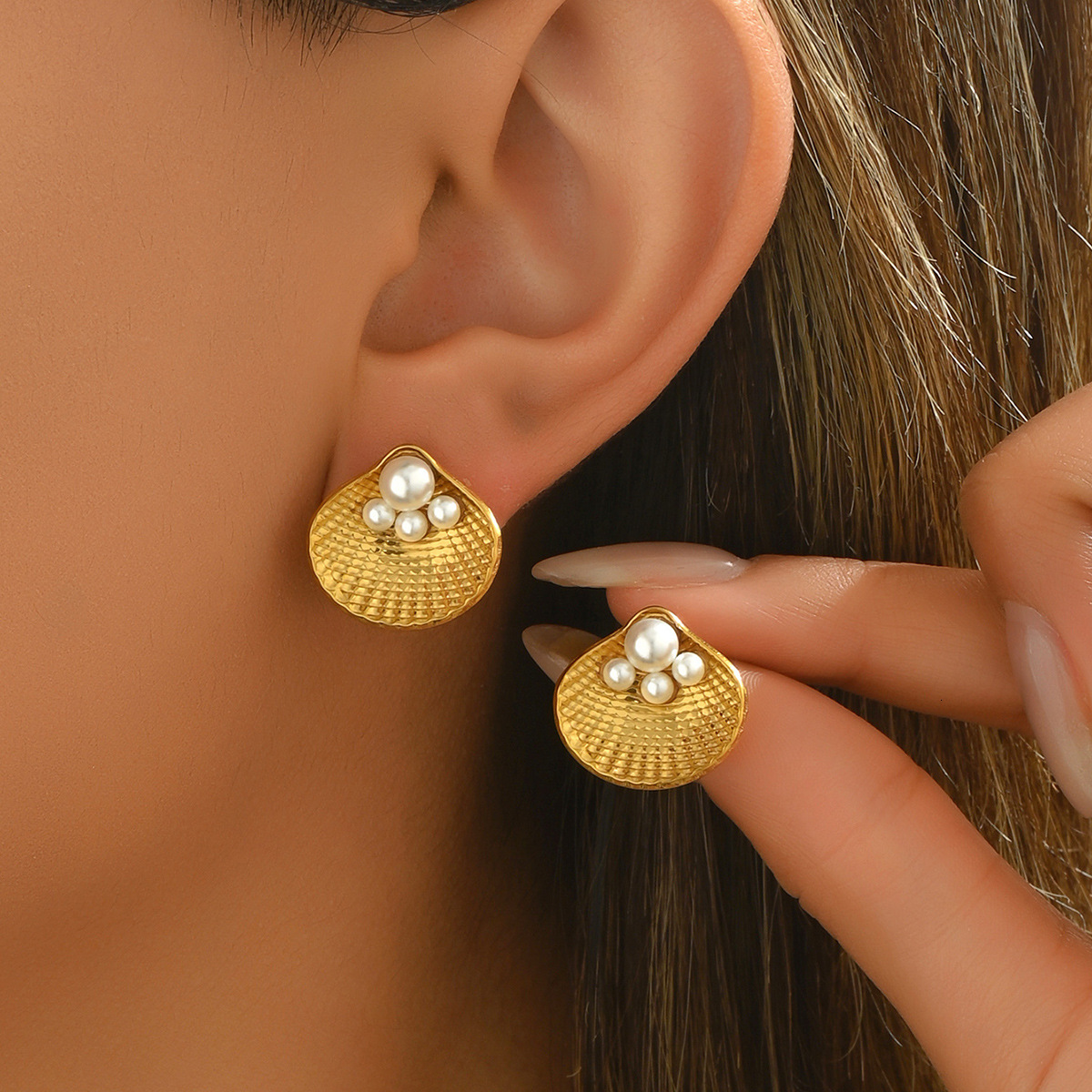 Ins Light Women's Shell Inlaid Pearl Design Sense Stud Earrings Personality Beach Style Ear Jewelry