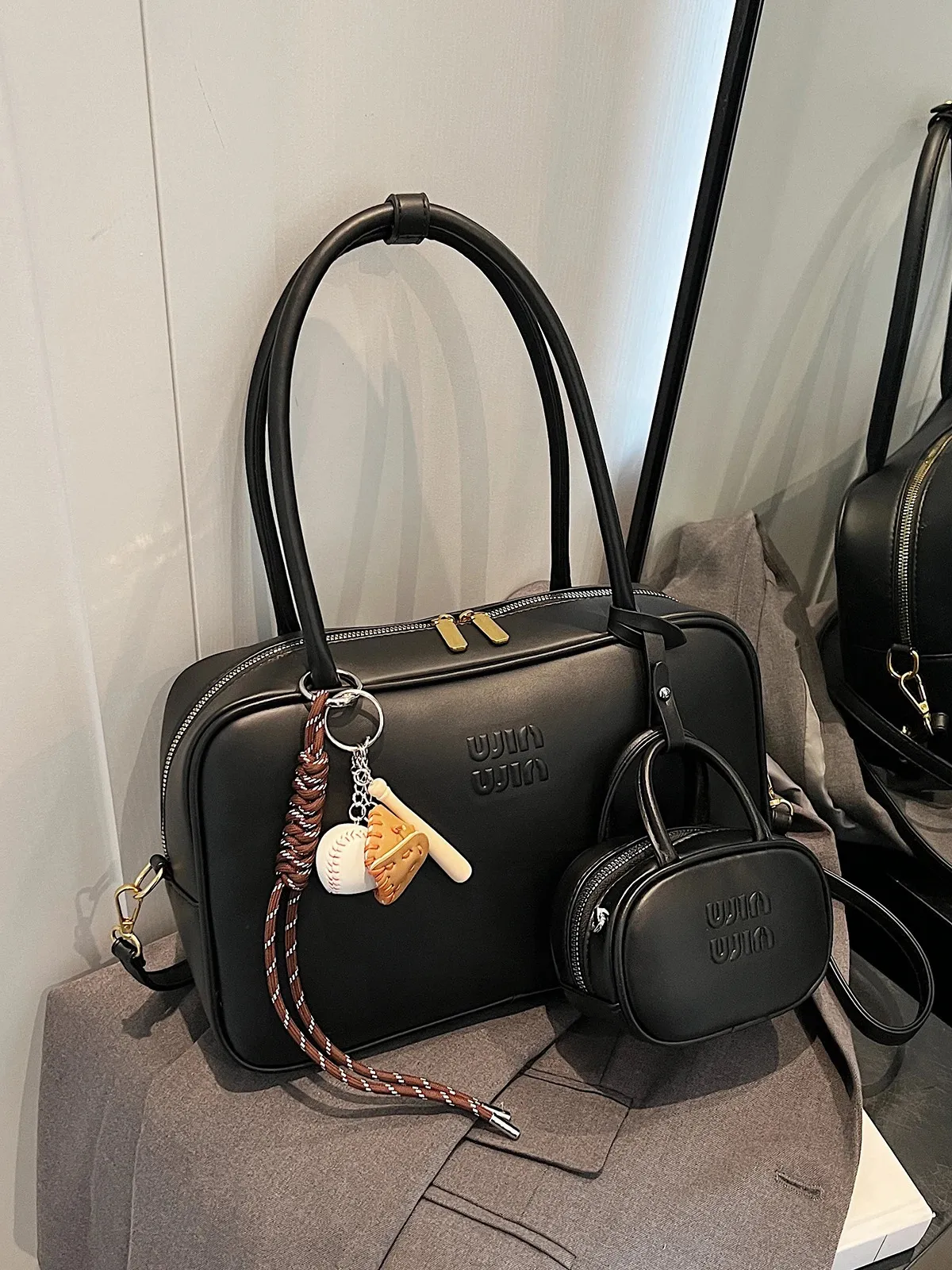 Free Shipping Retro large capacity bag for women autumnwinter work handbag pillow shoulder messenger