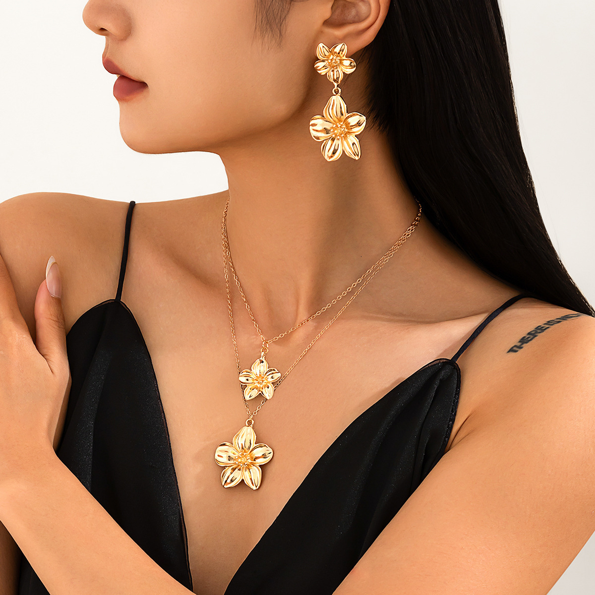 Fashion Design Sense Five-Petal Pendant Jewelry 3D Flower Necklace