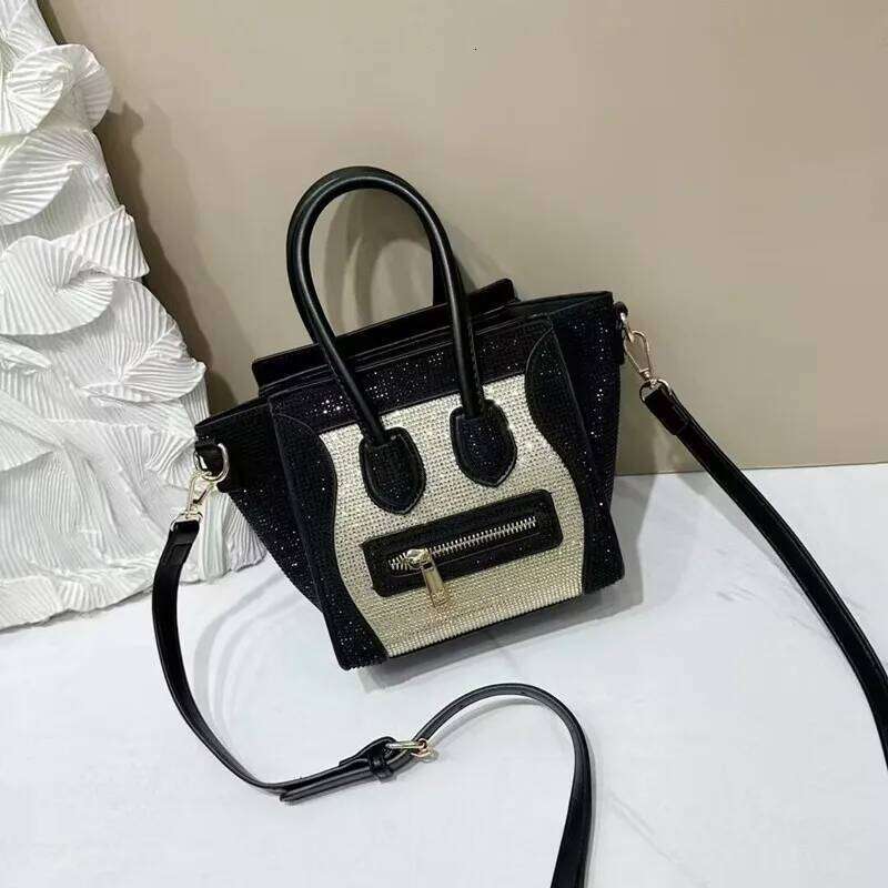 2025 Design Women Smiling Doll Shape Rhinestone Handbags New Fashion Dias Tote Lady Commuter Shoulder Crossbody Bags