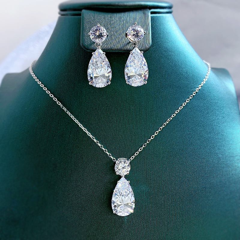 Choucong 2025 New Luxury Wedding Jewelry Sets Soild 100% 925 Sterling Silver Water Drop White Large Moissanite Diamond Dangle Earrings Lady Clavicle N