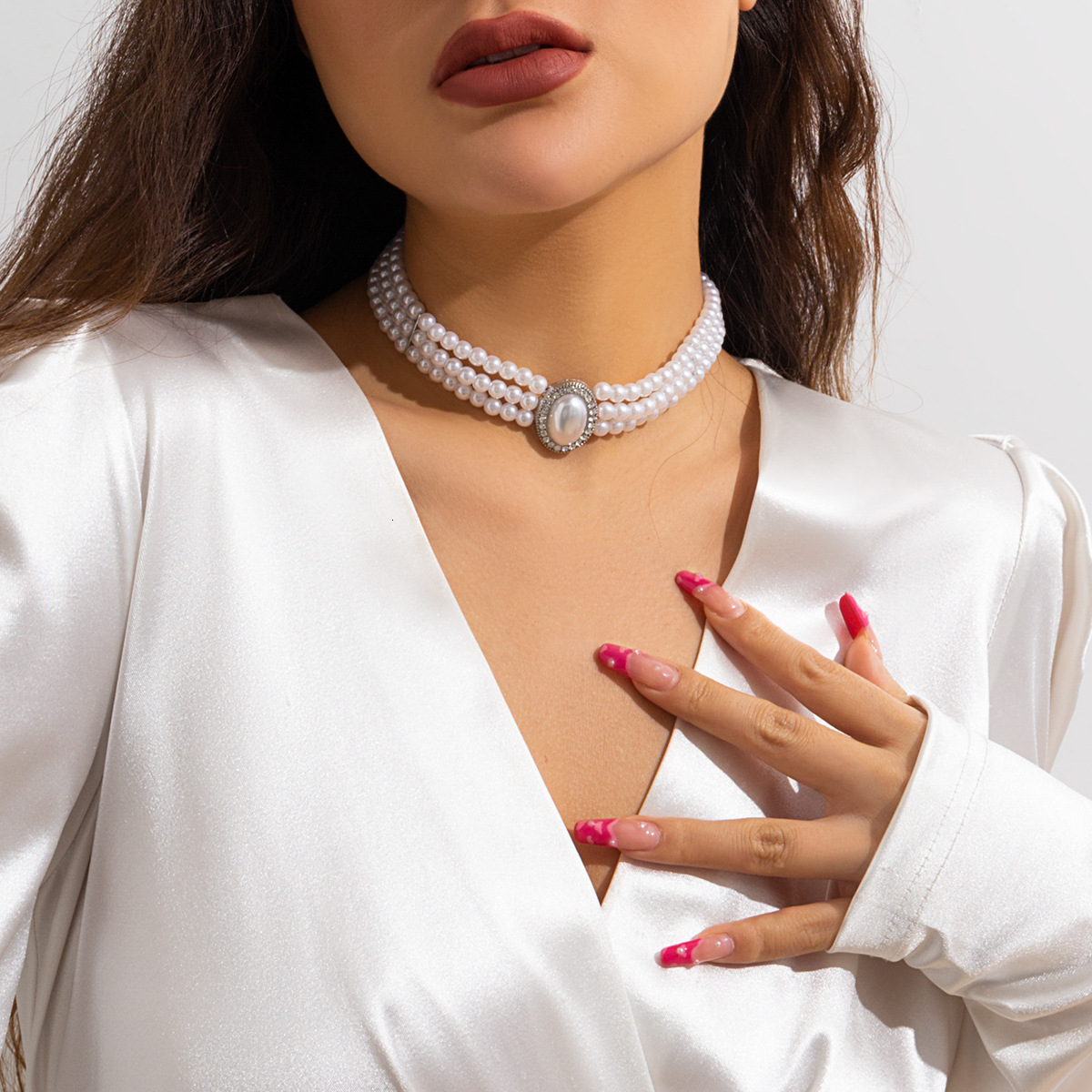 Jewelry French Elegant Multi-layer Imitation Pearl Temperament Light Beaded Round Pendant Necklace