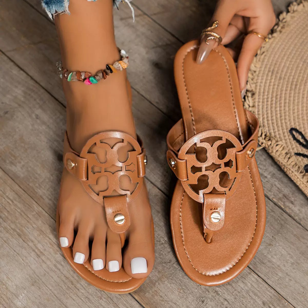 Summer Sandals The New Ladies Flip-Flops for Leisure Holiday Beach Toe-Clip Plus Size Flat Slippers for Women Designer Shoes Slippers 001