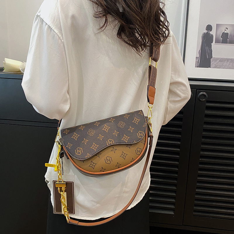 Free shipping designer bag 2025 New Niche High-Quality Women Bag Fashion Printed Saddle Bag Versatile Underarm Shoulder Bag Crossbody Bag
