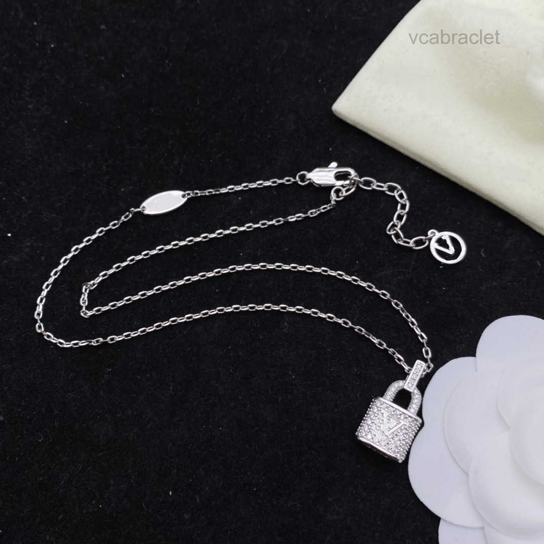 Brand Earrings Necklace Brand Designer Jewelry Luxury Silver Lock Set Party Accessories Womens Couple Brand Necklace with Box