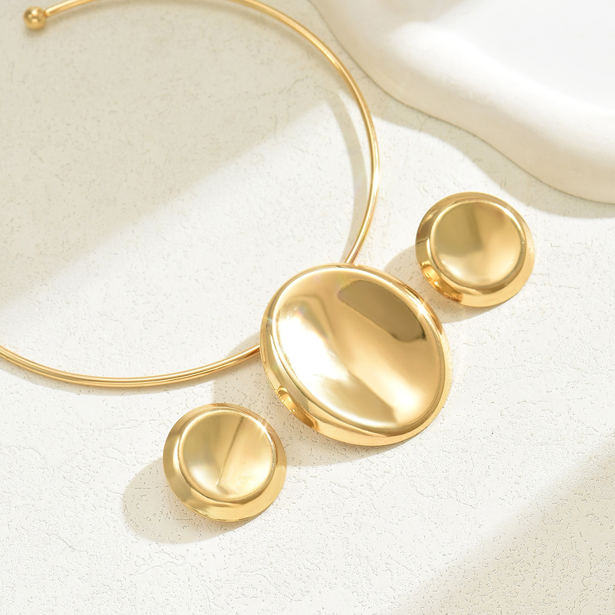 Metal Style Women's And Earring Set Round Pendant Design Clavicle Chain Necklace