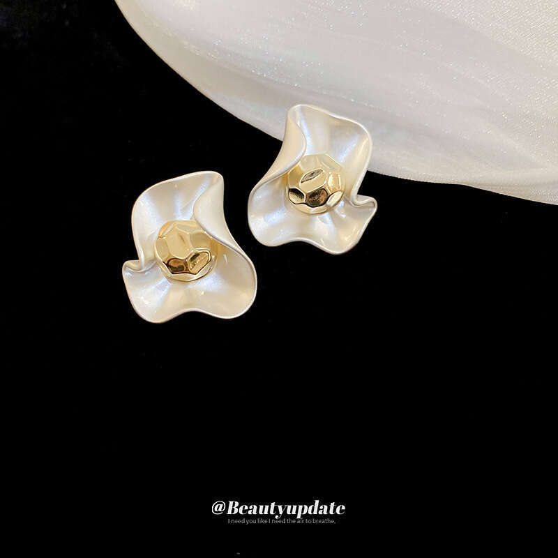 Real Gold Plated Sier Needle Minimalist Style Wrinkled Flower Light Fashion Earrings Simple High-end Sense Ear Jewelry