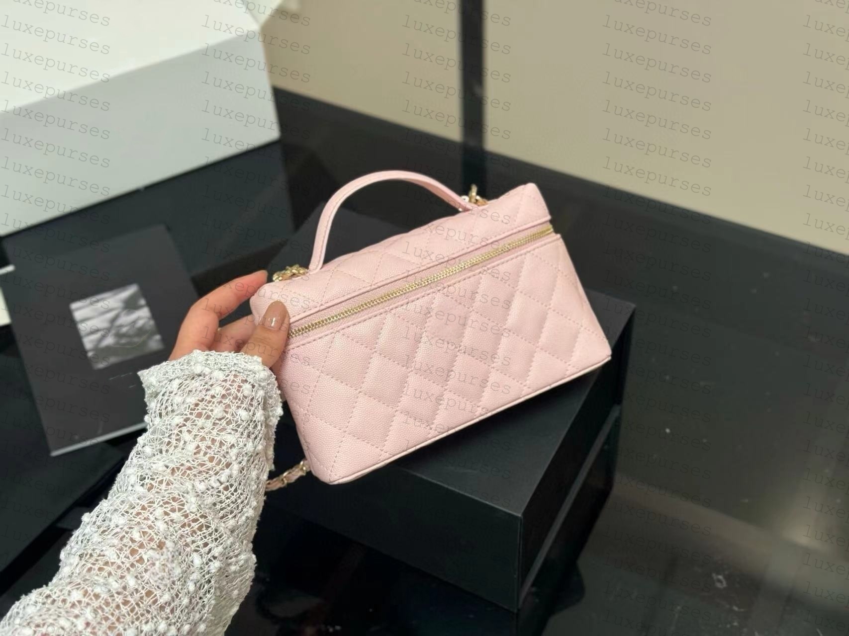 Luxury Bag Designer Mini Crossbody Bag Quilted Caviar Makeup Purse with Chain Strap Lightweight Spacious Cosmetic Organizer Box Shoulder Bag for Women