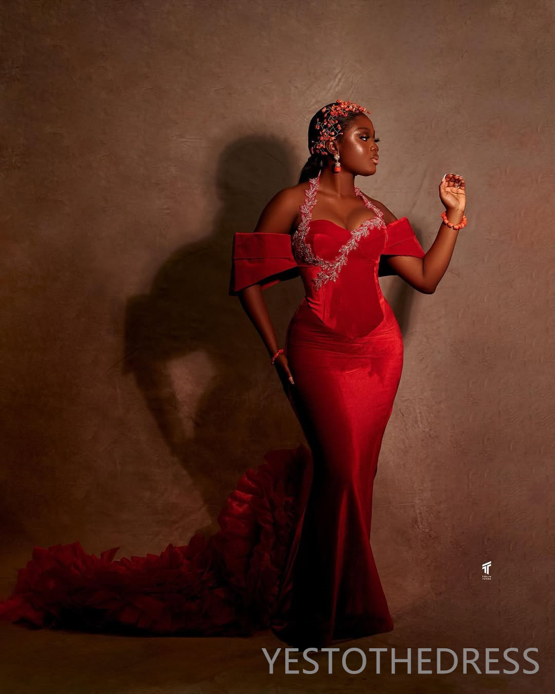 2025 Plus Size Burgundry Aso Ebi Prom Dress Mermaid Prom Dresses Evening Formal Gowns Halter Velvet Appliqued Beaded Birthday Dress Second Reception G