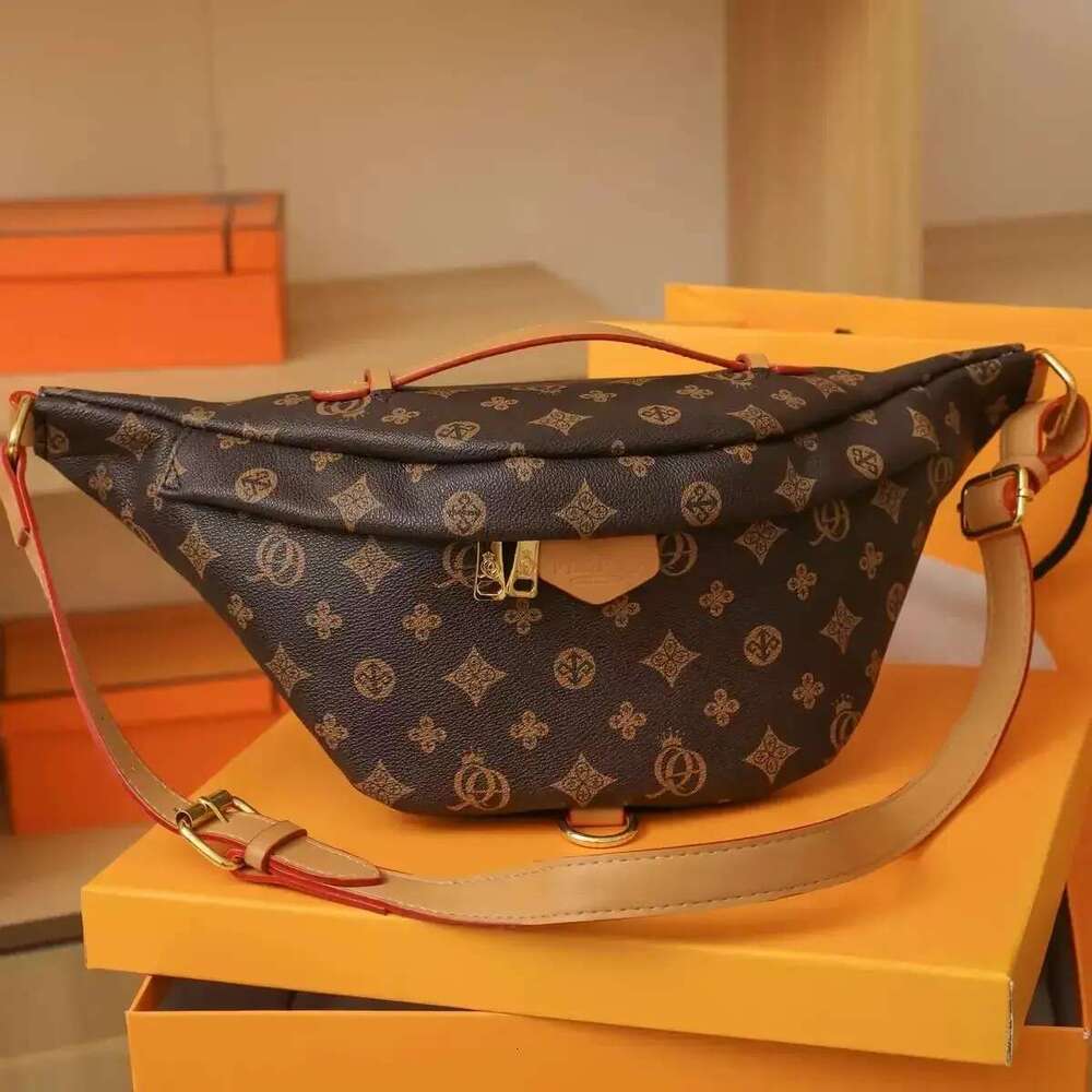 Elegant Shoulder Bag: Premium Leather Hobo Handbag with Adjustable Crossbody Strap - Versatile Designer Women's Purse