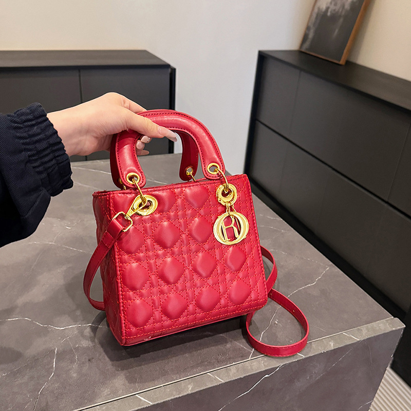 Designer's Premium Brand Bag 2025 New Princess Diana Bag For Women Fashionable Stylish PU Bright Color Matte Handbag Crossbody Bag Quilted Stitching Shoulder Bag