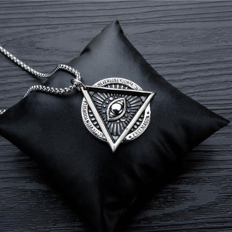Retro Dark Ins Hip-hop Demon Eyes Stainless Steel Necklace for Women Niche Design Punk Accessories