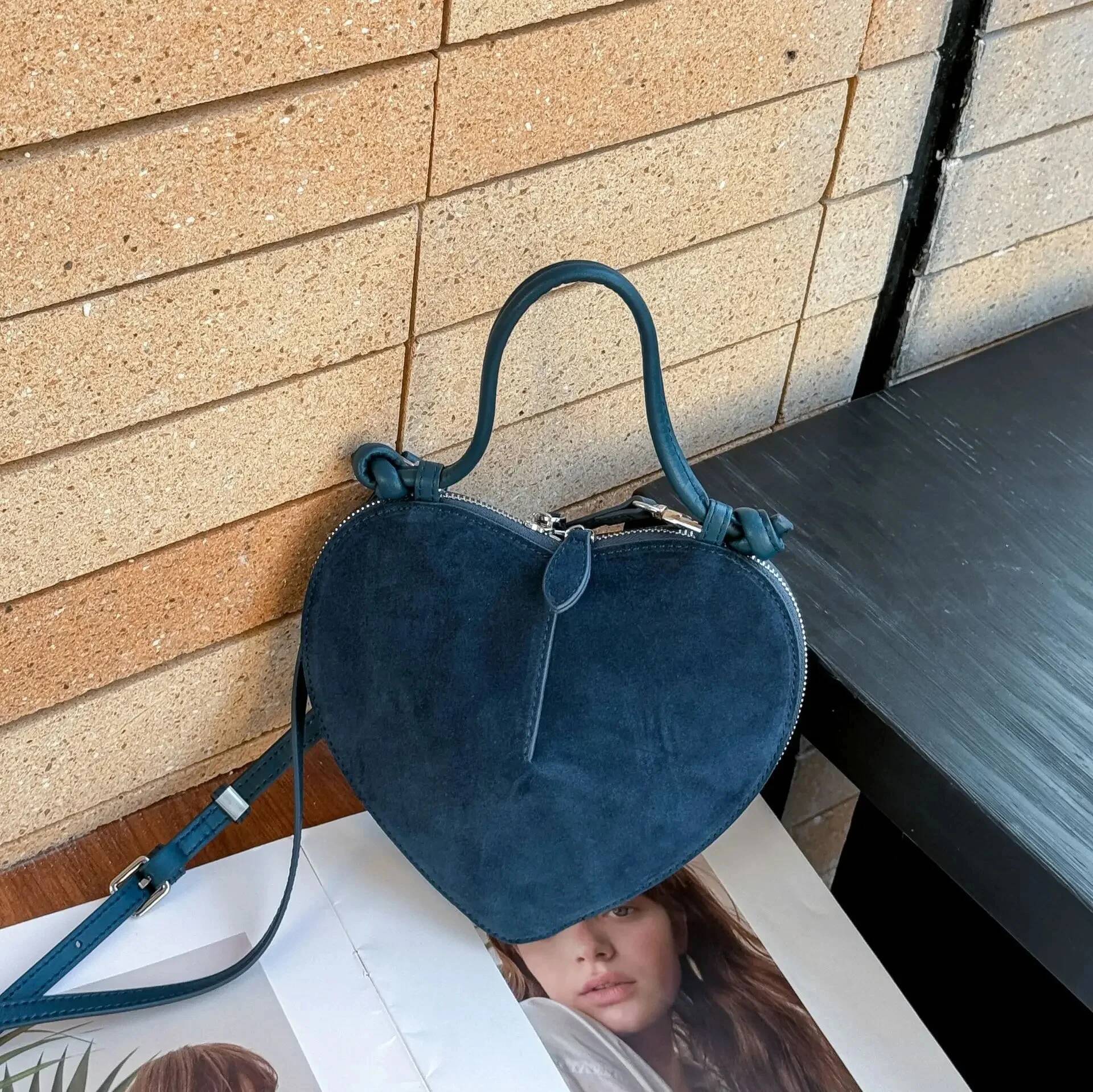 Fashionable Heart Shaped Handbag Women's Crossbody Single Shoulder Elegant Design Smooth Surface Versatile Trendy Small Bag
