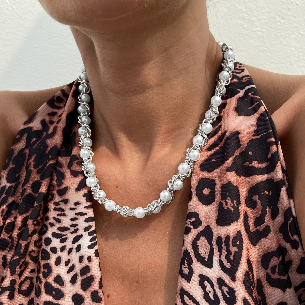 Simple Chain Wrapped Faux Pearl Necklace Elegant Business Beaded Jewelry for Women