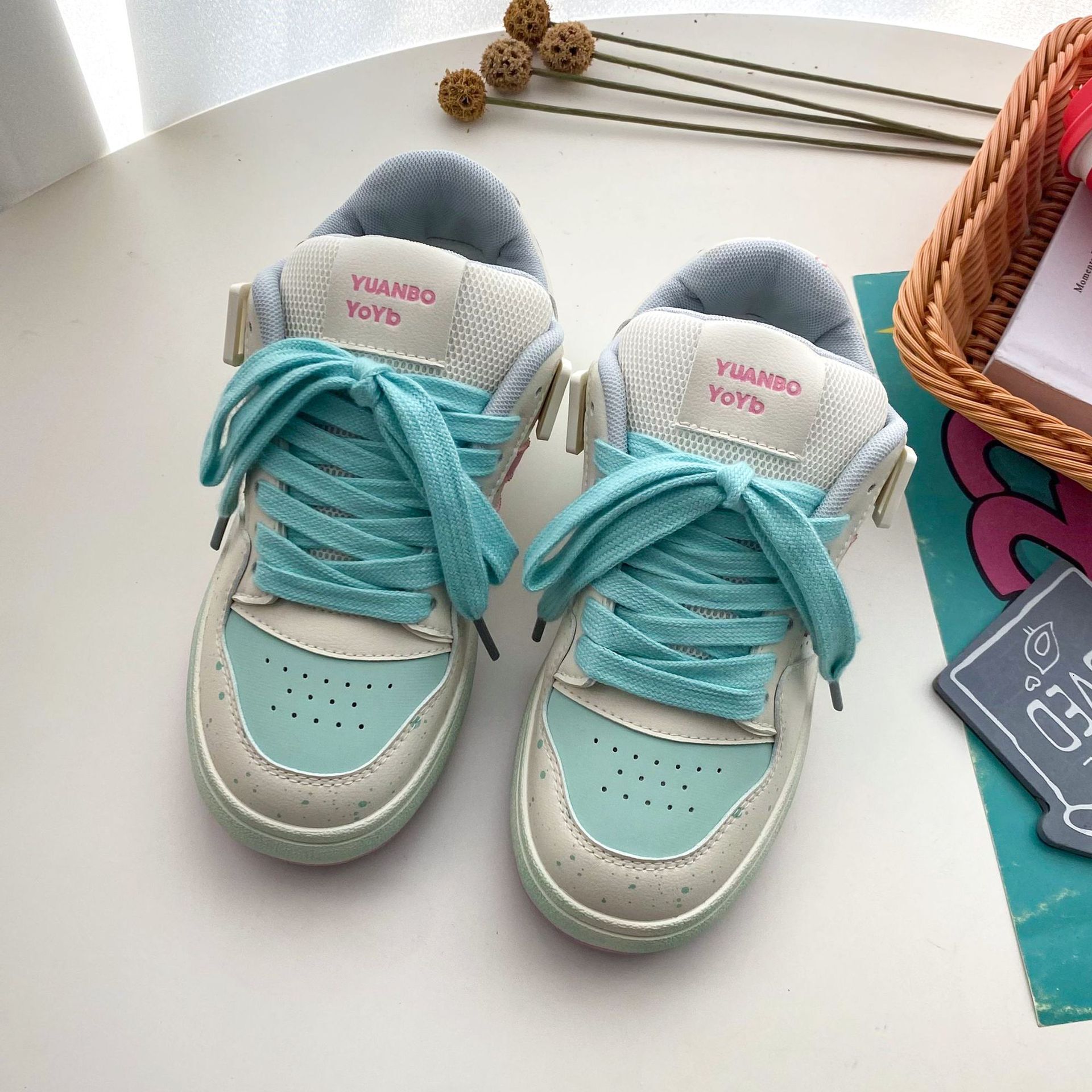 Designer casual shoes Niche 2025 Bread Dopamine Color Matching Ins Trend Versatile Thick Sole Height Increasing Skate Shoes Sports