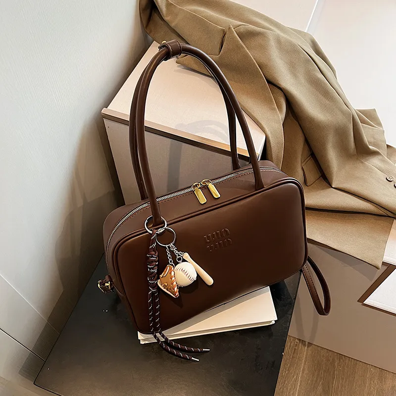 Free Shipping Retro large capacity bag for women autumnwinter work handbag pillow shoulder messenger