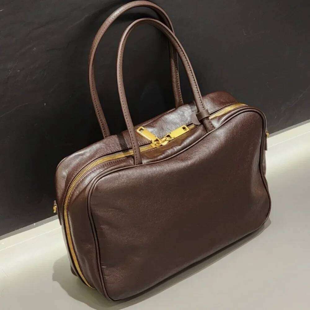 2025 New Large Capacity Briefcase Tote Versatile Design Handbag Vegetable Tanned Cowhide Shoulder Bag Premium Sense