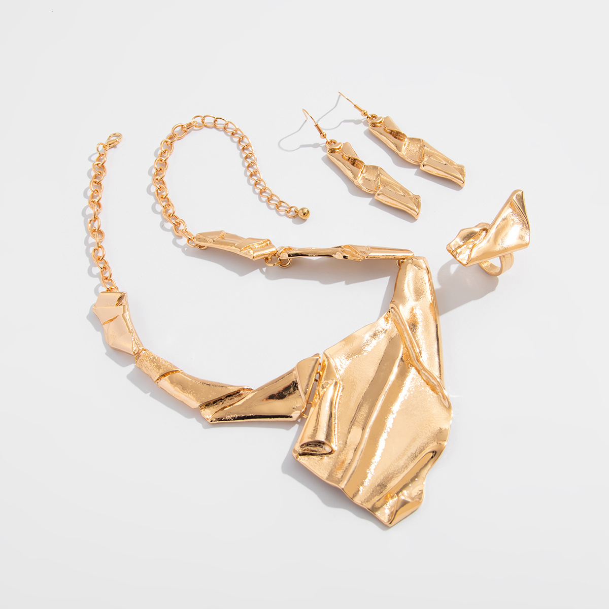 Exaggerated Irregular Pleated Metal Pendant Personality Heavy Craft Liquid Bent Choker Necklace