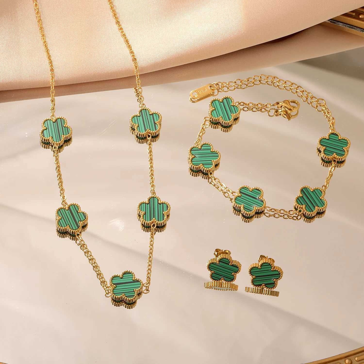 2025 LUXUKIDS Fashion Flower Necklace Earrings Set Jewelry Wen Stainless Steel White Shell Bracelet Jewelry Accessories X2507181