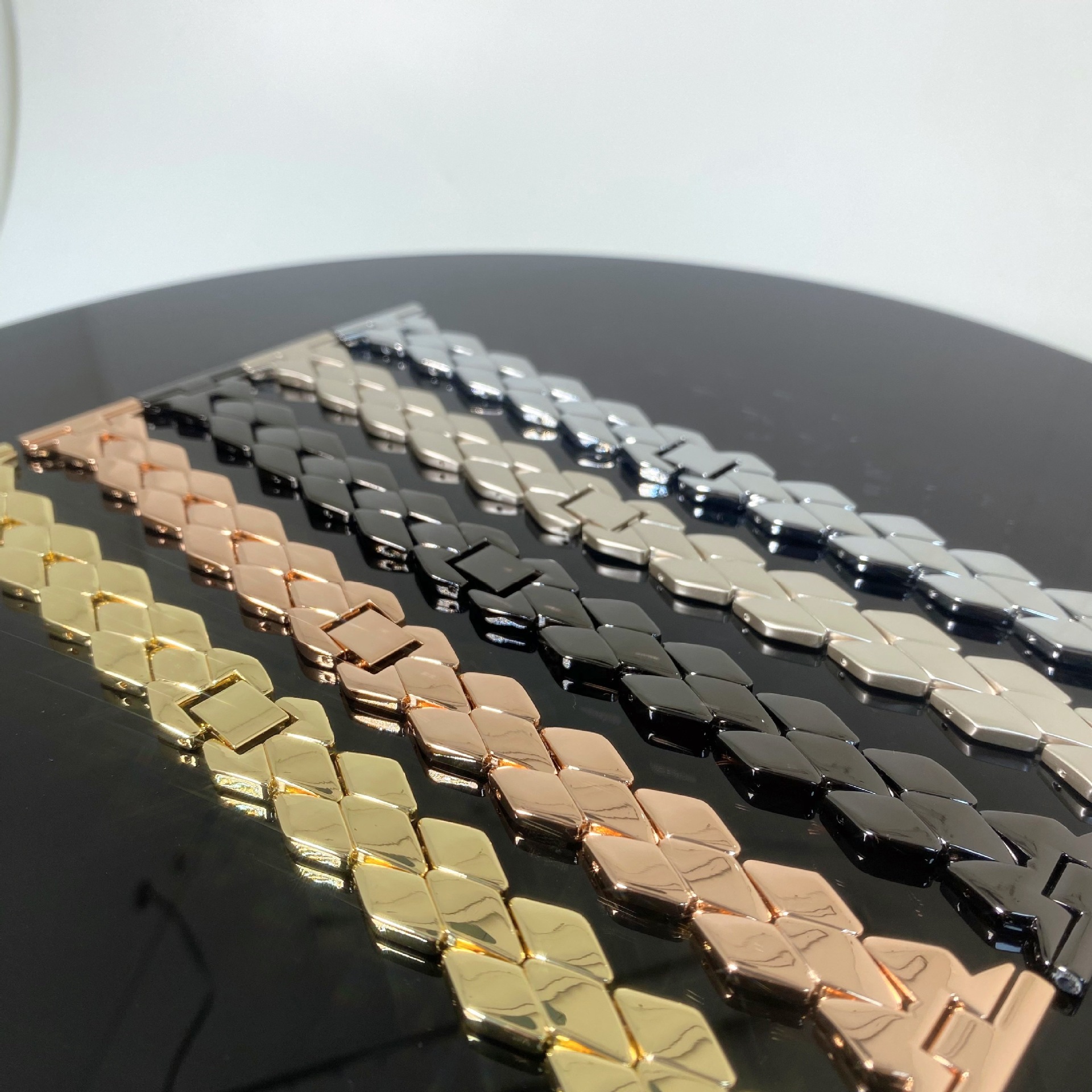 Fashion Trendy Minimalist Diamond-Shaped iWatch Band for Apple Watch Series 1-8 Stylish Rhombus Metal Strap