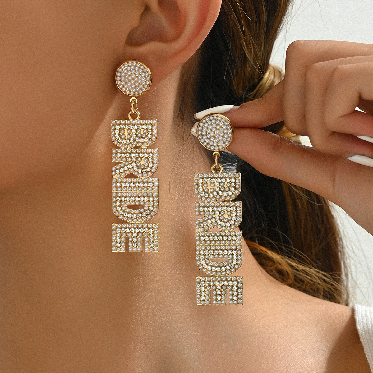 Sweet Korean Style Fresh Pearl English Letter Design Stud Earrings Elegant Ear Jewelry